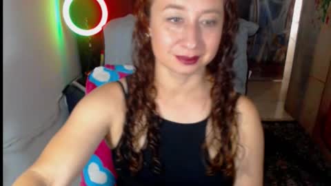 Snapshot of milf_valeria chatting on 10.20.25 Valeria online show from 10.20.25