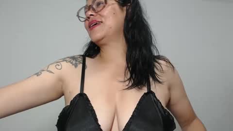 Snapshot of milfcamila367608 chatting on 09.24.25 camila online show from 09.24.25