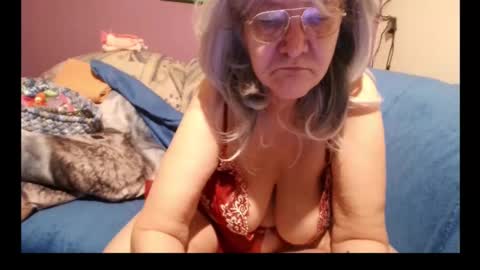 Snapshot of milfchantal chatting on 01.26.25 Milfchantal online show from 01.26.25