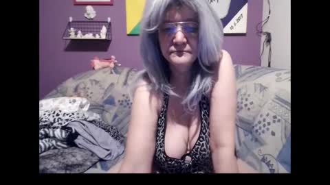 Snapshot of milfchantal chatting on 02.23.25 Milfchantal online show from 02.23.25