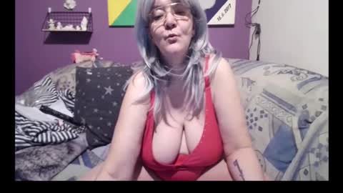 Snapshot of milfchantal chatting on 03.01.25 Milfchantal online show from 03.01.25