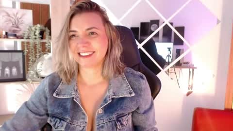 Snapshot of milfsecret69 chatting on 07.12.26 Sara online show from 07.12.26