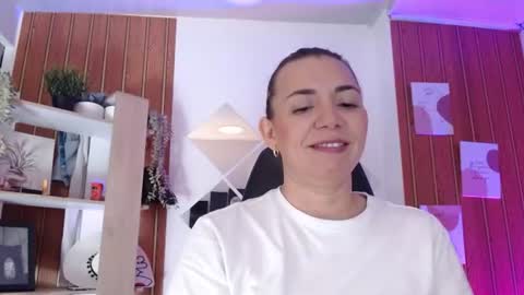 Snapshot of milfsecret69 chatting on 07.26.26 Sara online show from 07.26.26