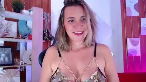 Snapshot of milfsecret69 chatting on 07.28.26 Sara online show from 07.28.26