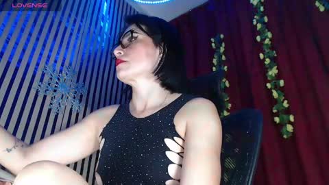 Snapshot of milfsexx_ chatting on 05.13.26 Andrea online show from 05.13.26