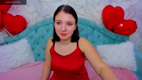 Snapshot of milinafox chatting on 02.15.25 milinafox online show from 02.15.25