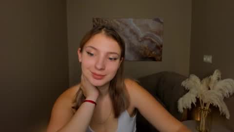 Snapshot of milinafox chatting on 09.22.25 milinafox online show from 09.22.25