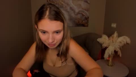 Snapshot of milinafox chatting on 09.24.25 milinafox online show from 09.24.25