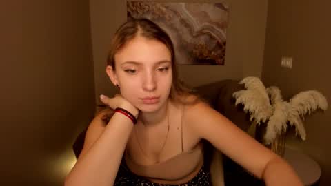 Snapshot of milinafox chatting on 09.25.25 milinafox online show from 09.25.25