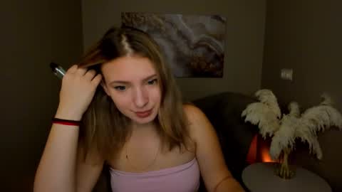 Snapshot of milinafox chatting on 09.29.25 milinafox online show from 09.29.25