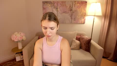 Snapshot of milinafox chatting on 10.08.25 milinafox online show from 10.08.25