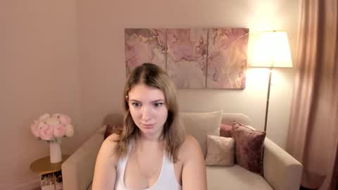 Snapshot of milinafox chatting on 10.09.25 milinafox online show from 10.09.25