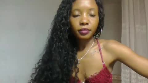 Snapshot of milinasy chatting on 09.26.25 milinasy online show from 09.26.25