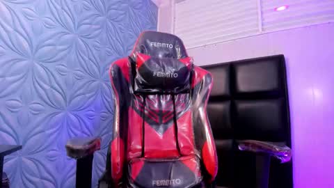 MAX online show from 11.11.25