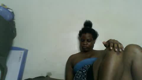 Snapshot of milk_titz chatting on 12.22.24 kinwity online show from 12.22.24