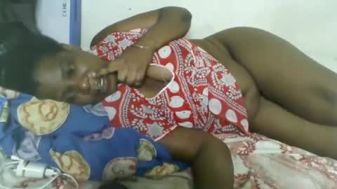 Snapshot of milk_titz chatting on 12.23.24 kinwity online show from 12.23.24