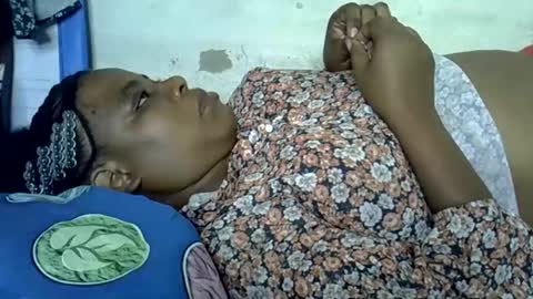 Snapshot of milk_titz chatting on 01.09.25 kinwity online show from 01.09.25