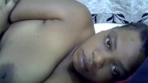 Snapshot of milk_titz chatting on 01.25.25 kinwity online show from 01.25.25