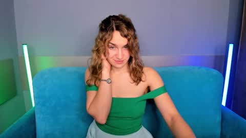 Snapshot of milkablond chatting on 01.15.25 milkablond online show from 01.15.25