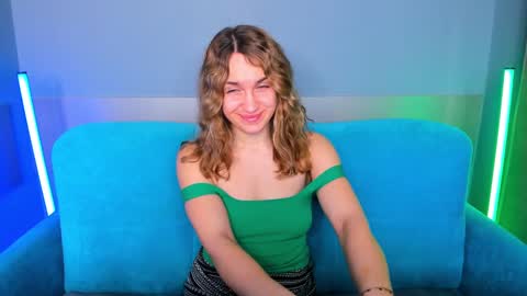 Snapshot of milkablond chatting on 02.17.25 milkablond online show from 02.17.25