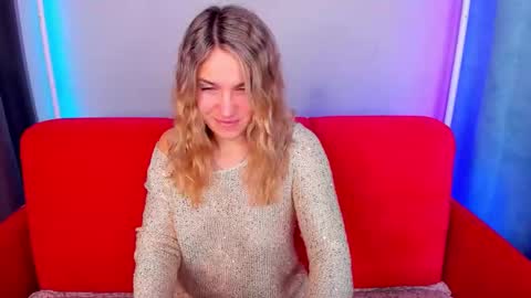 Snapshot of milkablond chatting on 11.30.25 milkablond online show from 11.30.25