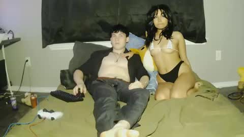 Snapshot of milkandhoneybby chatting on 10.10.25 Honey online show from 10.10.25