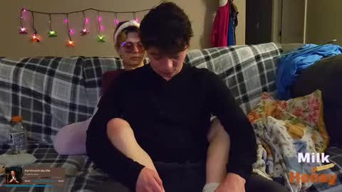 Snapshot of milkandhoneycams chatting on 11.03.25 MilkandHoney online show from 11.03.25