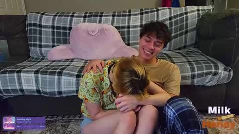 Snapshot of milkandhoneycams chatting on 11.05.25 MilkandHoney online show from 11.05.25