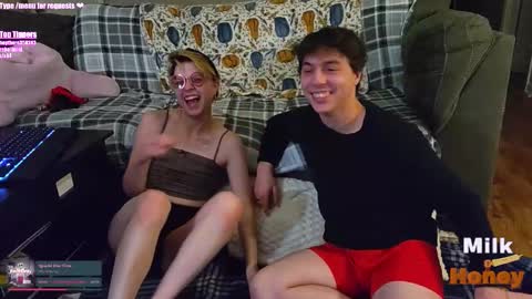 Snapshot of milkandhoneycams chatting on 11.06.25 MilkandHoney online show from 11.06.25