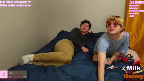 Snapshot of milkandhoneycams chatting on 11.10.25 MilkandHoney online show from 11.10.25