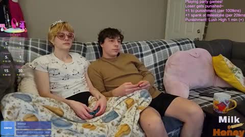 Snapshot of milkandhoneycams chatting on 12.14.25 MilkandHoney online show from 12.14.25