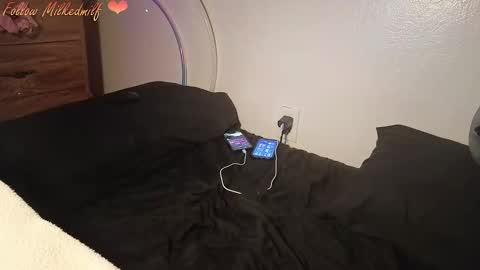 Snapshot of milkedmilf chatting on 12.18.25 milkedmilf online show from 12.18.25