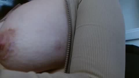 Snapshot of milker_amira chatting on 12.15.25 Amira online show from 12.15.25