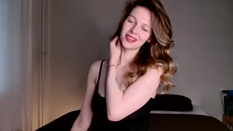 Snapshot of milky__way_ chatting on 10.30.25 milky__way_ online show from 10.30.25