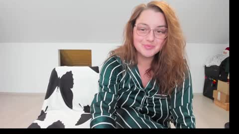 Snapshot of milkykandy chatting on 12.20.25 Livia online show from 12.20.25