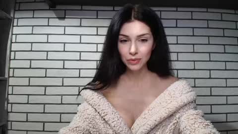 Snapshot of milla_bella chatting on 12.05.25 milla bella online show from 12.05.25