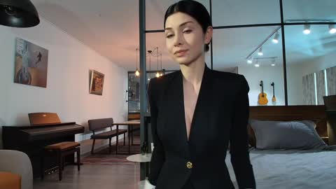 Snapshot of milla_bella chatting on 02.20.26 milla bella online show from 02.20.26