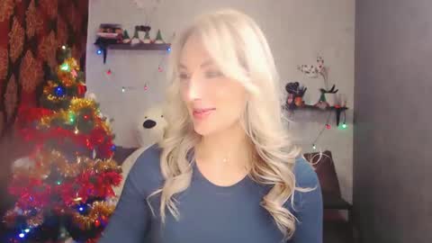 Snapshot of millaxqueen chatting on 12.14.24 MillaXQueen online show from 12.14.24