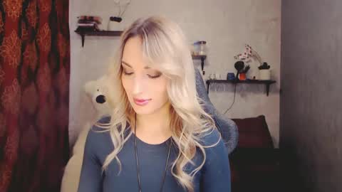 Snapshot of millaxqueen chatting on 02.23.25 MillaXQueen online show from 02.23.25