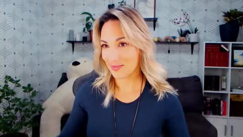 Snapshot of millaxqueen chatting on 11.16.25 MillaXQueen online show from 11.16.25