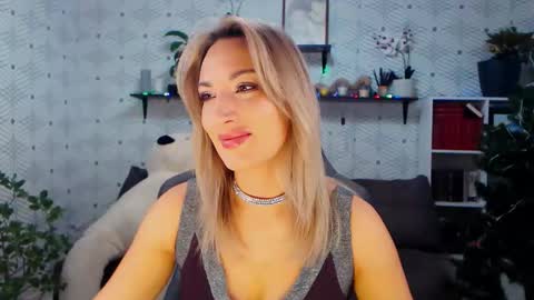 Snapshot of millaxqueen chatting on 12.14.25 MillaXQueen online show from 12.14.25