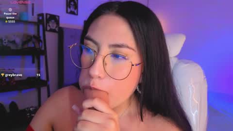 miller_vanessa_ online show from 04.10.26