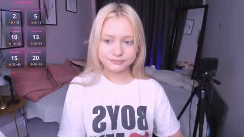 Snapshot of millie_vanillie chatting on 09.16.25 Millie online show from 09.16.25