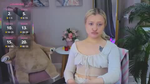 Snapshot of millie_vanillie chatting on 10.12.25 Millie online show from 10.12.25