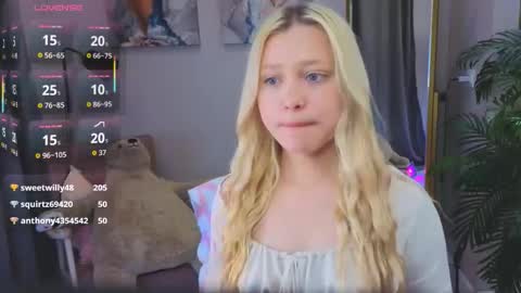 Snapshot of millie_vanillie chatting on 10.13.25 Millie online show from 10.13.25