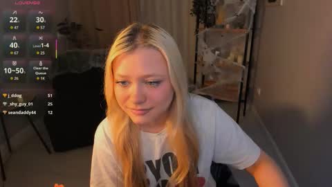 Snapshot of millie_vanillie chatting on 10.22.25 Millie online show from 10.22.25