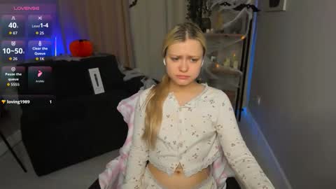 Snapshot of millie_vanillie chatting on 10.27.25 Millie online show from 10.27.25