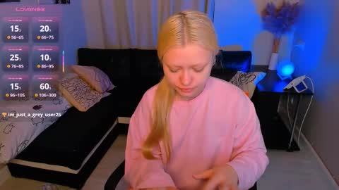 Snapshot of millie_vanillie chatting on 11.20.25 Millie online show from 11.20.25