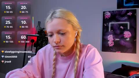 Snapshot of millie_vanillie chatting on 11.28.25 Millie online show from 11.28.25