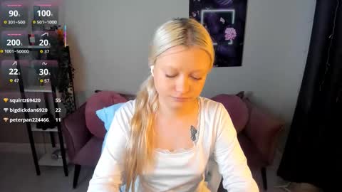 Snapshot of millie_vanillie chatting on 12.04.25 Millie online show from 12.04.25